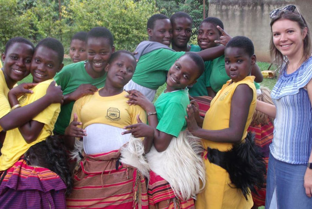 Group picture of Jane from the JAAS Foundation with kids in Ethiopia